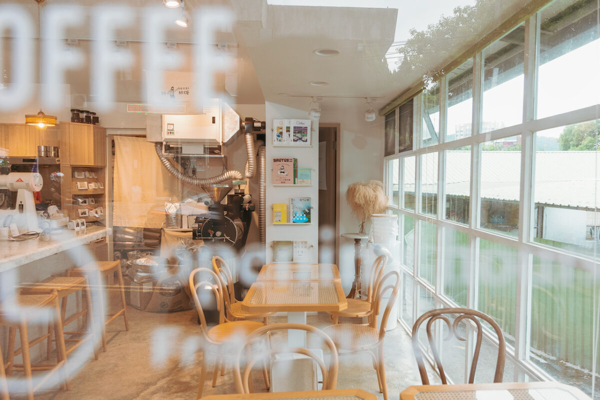 スペシャルティコーヒーを提供する台湾にある有明心 Grass Mountain Coffeeの店内 01