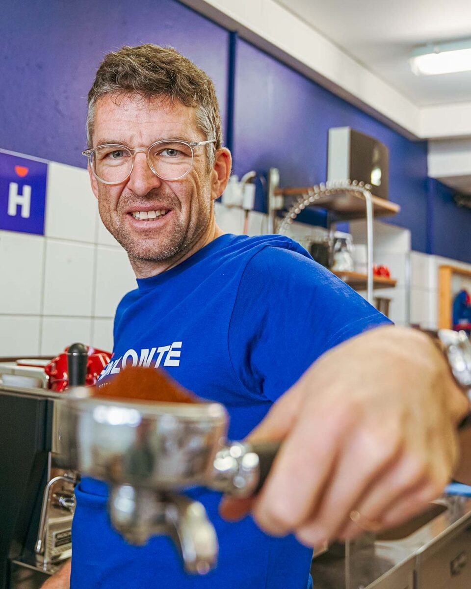Christoph Sauser making specialty coffee at HORIZONTE COFFEE ROASTERS in Leysin, Switzerland