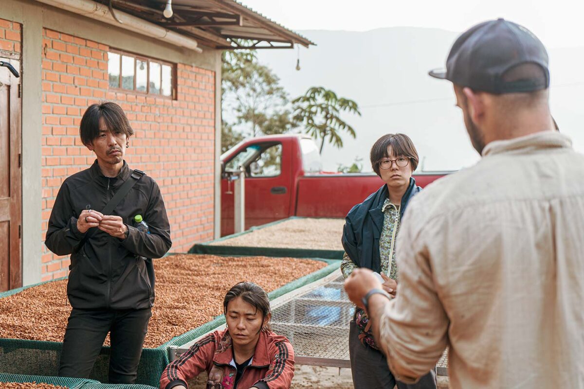 スペシャルティコーヒーを提供する日本にあるGLITCH COFFEE & ROASTERSの鈴木清和さんがボリビアのコーヒー生産者と交流