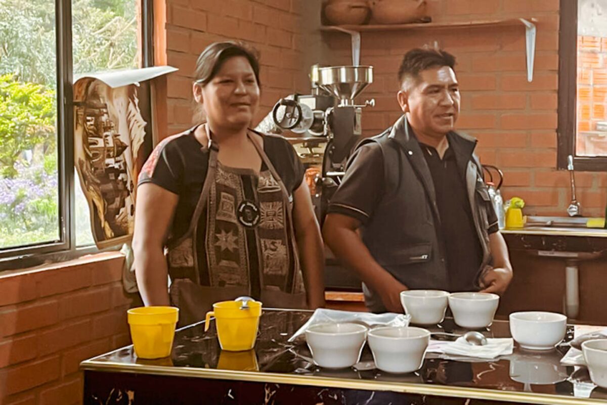 ボリビアのコーヒー農園にて