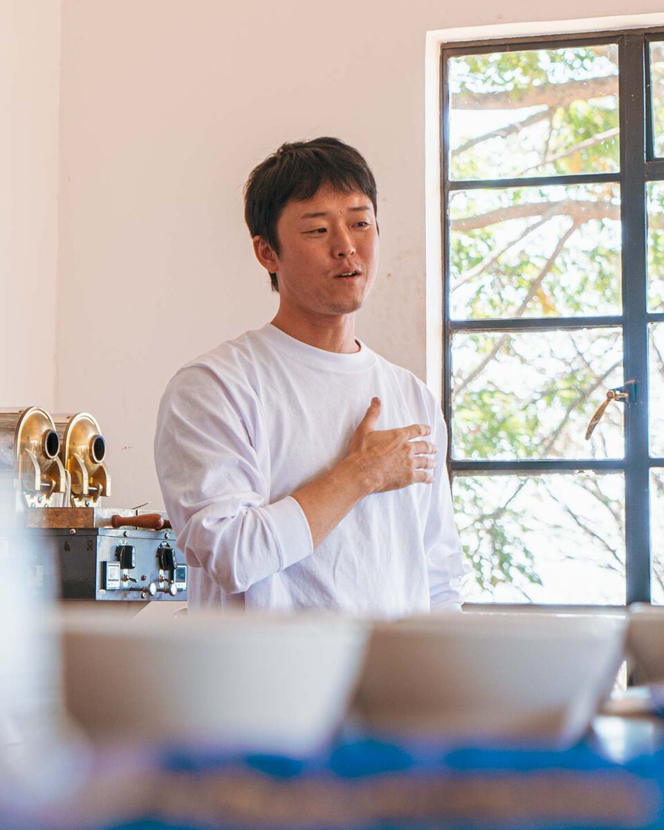日本・富山でスペシャルティコーヒー店を営むhazeru coffeeの窪田さんがカッピングコメント
