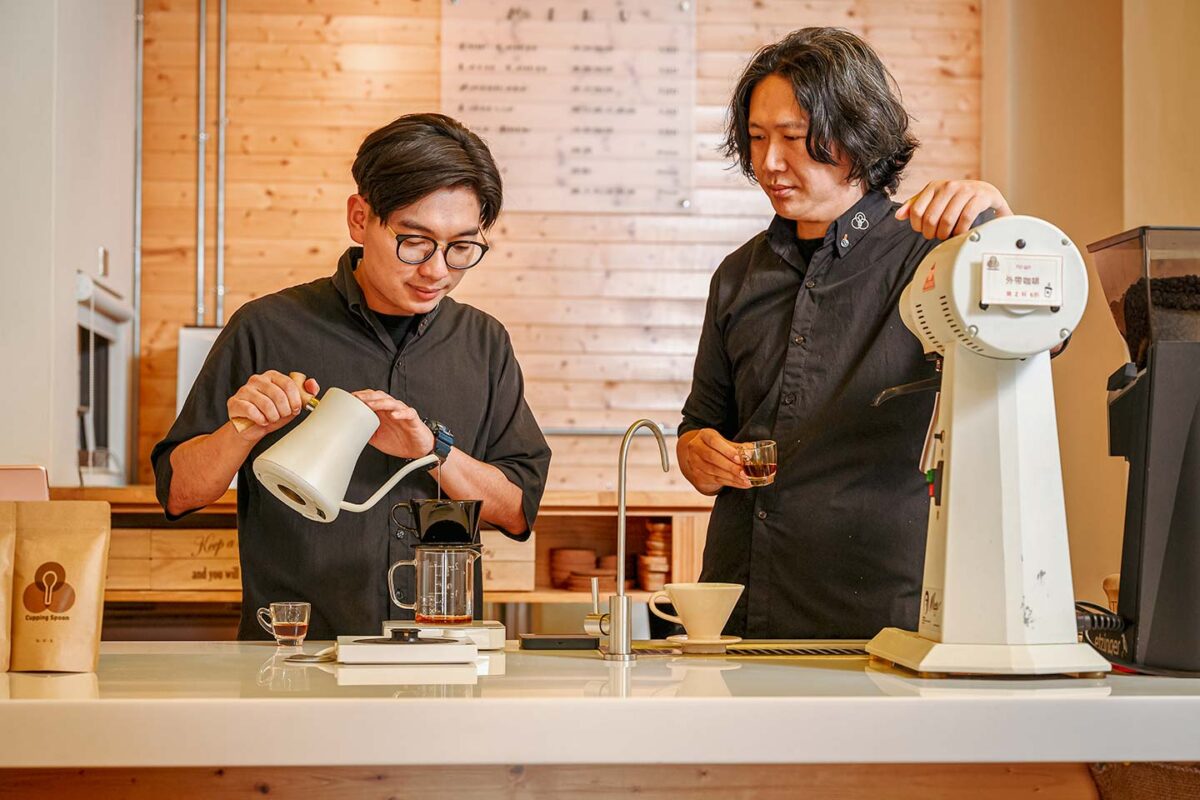 スペシャルティコーヒーを提供する台湾・Cupping Spoonのチーム