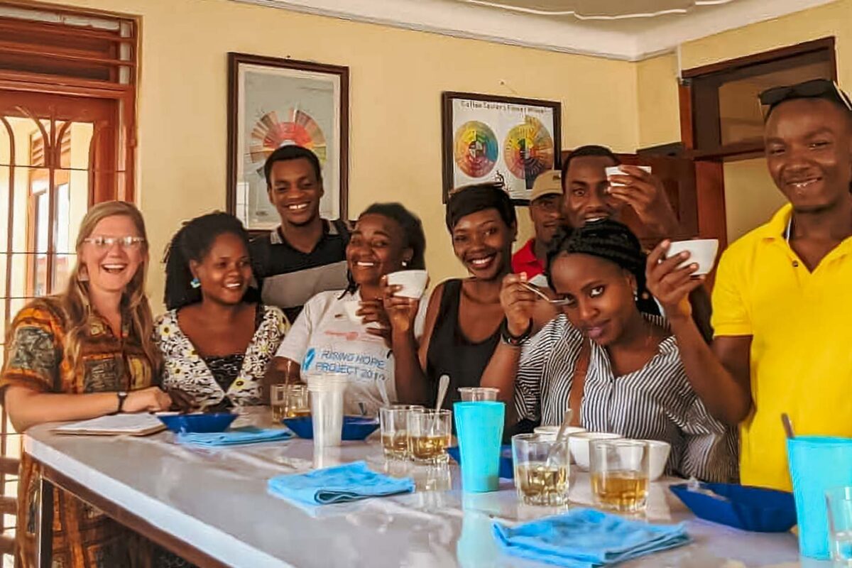 ウガンダでスペシャルティコーヒーを輸出するMountain Harvestに集結する未来ある若者たち
