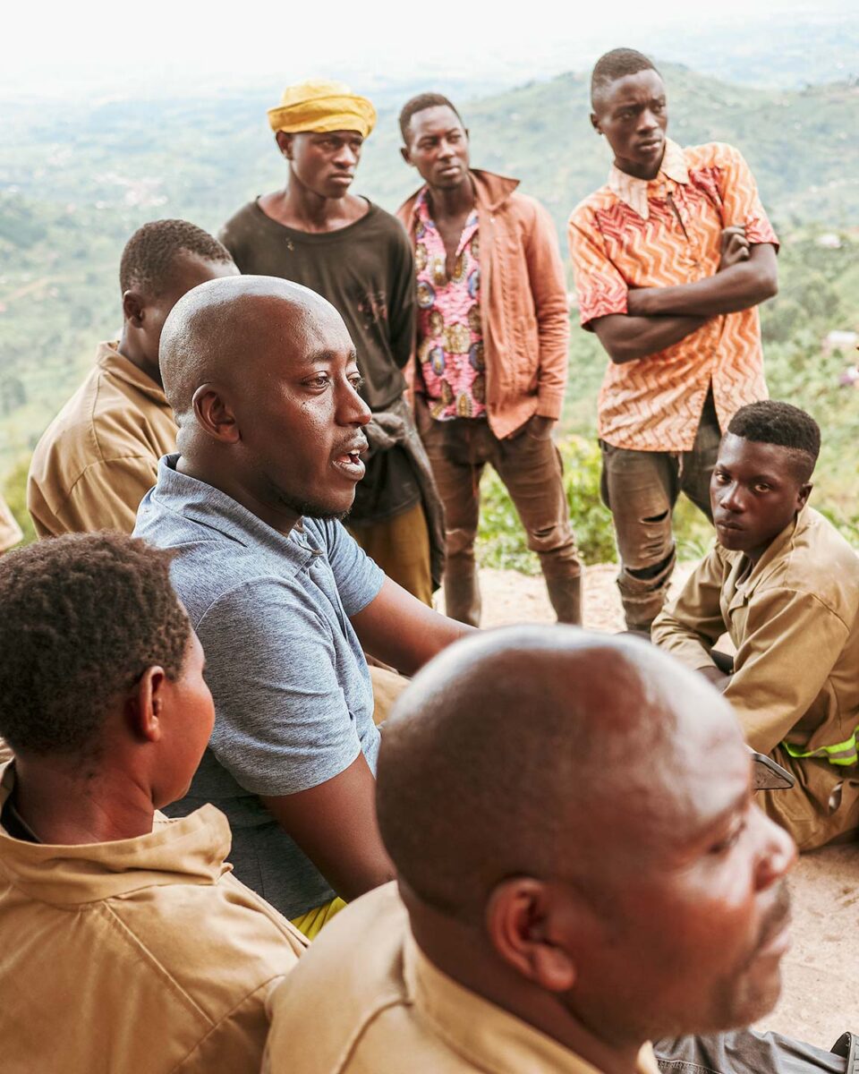 ウガンダでスペシャルティコーヒーを輸出するMountain Harvestのケネスが若者に夢を語る